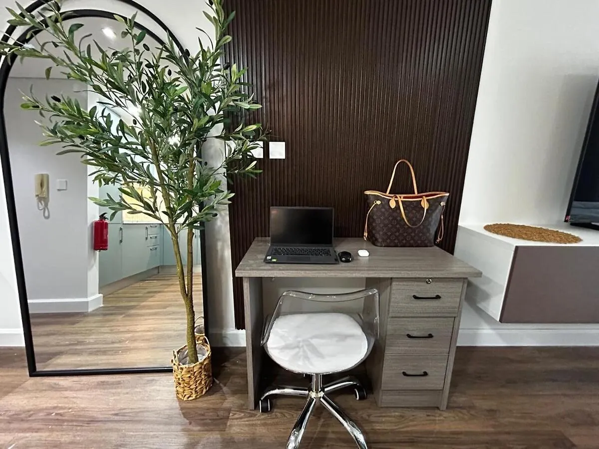 Movenpick Hotel - Laguna Tower -The Firefly Studio Dubai Apartment
